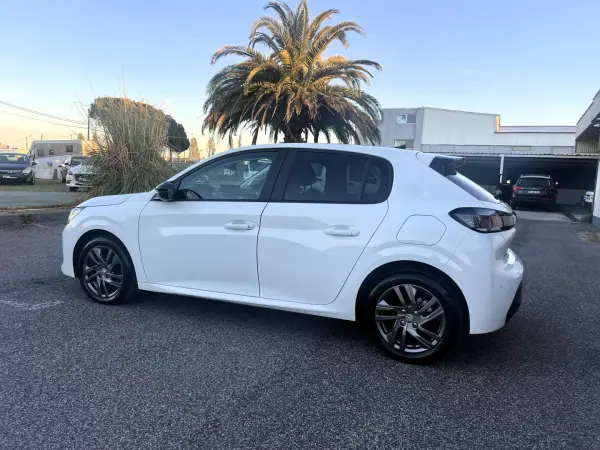 Peugeot 208 2022 - 15500 EUR, 109000 km - AUTO.MOTO.pt - 109000km - foto 3 de 17