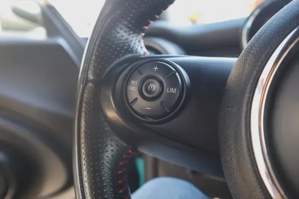 MINI One 2018 - 17880 EUR, 61420 km - AUTO.MOTO.pt - 61420km - foto 30 de 30