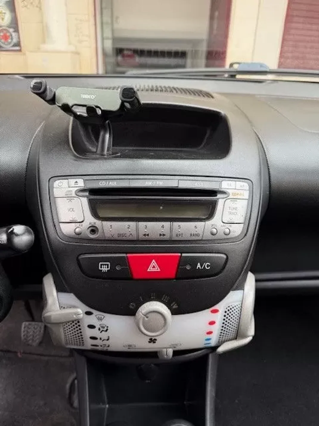Citroën C1 2012 - 5500 EUR, 140000 km - AUTO.MOTO.pt - 140000km - foto 17 de 19