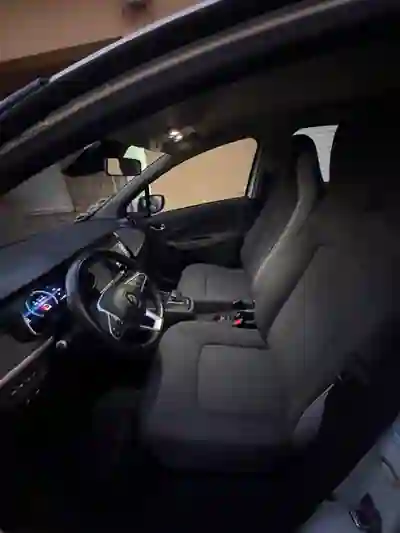 Renault Zoe 2021 — photo 5 of 6