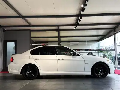 BMW 318 2011 - 15990 EUR, 230500 km - AUTO.MOTO.pt - 230500km - foto 3 de 38