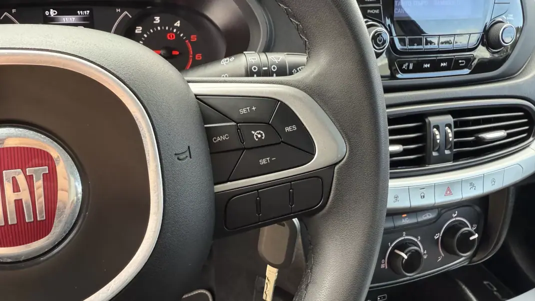 Fiat Tipo Station Wagon 2019 - 12750 EUR, 75000 km - AUTO.MOTO.pt - 75000km - foto 22 de 32