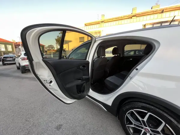 Fiat Tipo Cross 2022 - 14950 EUR, 98000 km - AUTO.MOTO.pt - 98000km - foto 41 de 53