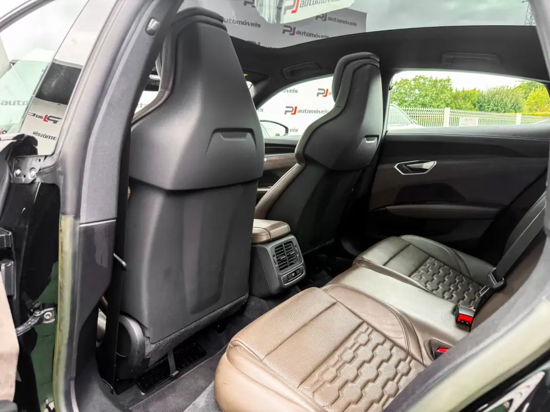 Audi e-tron GT 2022 - 58500 EUR, 86000 km - 86000km - foto 33 de 36