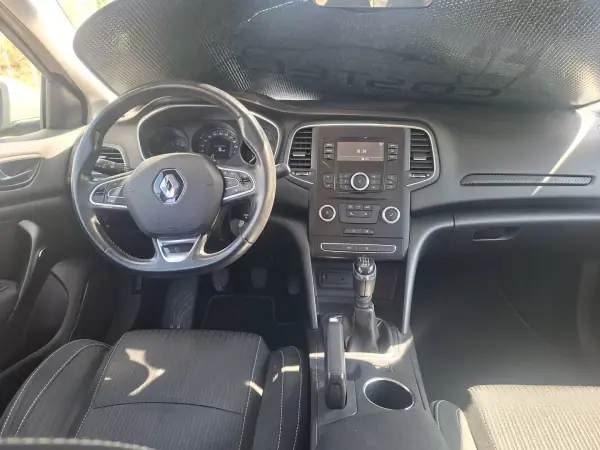 Renault Mégane Sport Tourer 2017 - 9640 EUR, 190239 km - AUTO.MOTO.pt - 190239km - foto 4 de 11