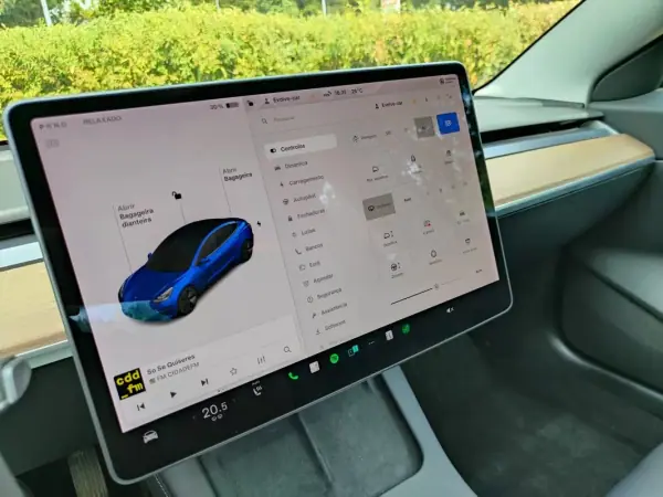 Tesla Model 3 2021 - 25990 EUR, 100000 km - AUTO.MOTO.pt - 100000km - foto 40 de 46
