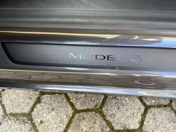 Tesla Model 3 2022 - 29900 EUR, 95000 km - AUTO.MOTO.pt - 95000km - foto 8 de 19