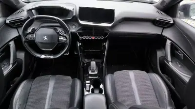 Peugeot 2008 2021 - 18950 EUR, 102107 km - AUTO.MOTO.pt - 102107km - foto 7 de 10