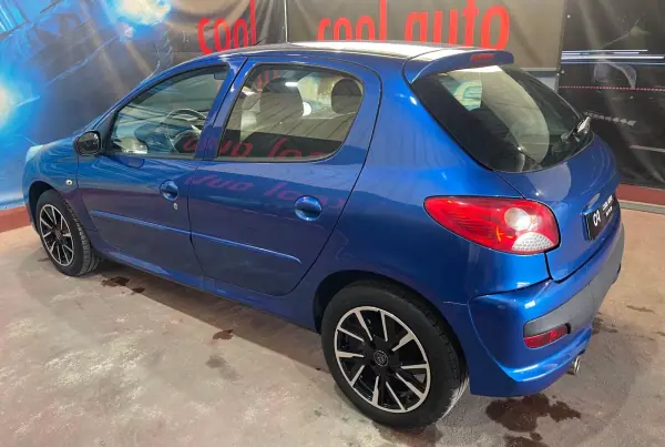Peugeot 206 2011 - 4999 EUR, 127000 km - AUTO.MOTO.pt - 127000km - foto 15 de 34