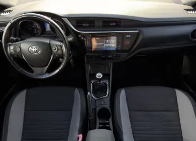 Toyota Auris Touring Sports 2016 - 13200 EUR, 183145 km - foto 6 de 16