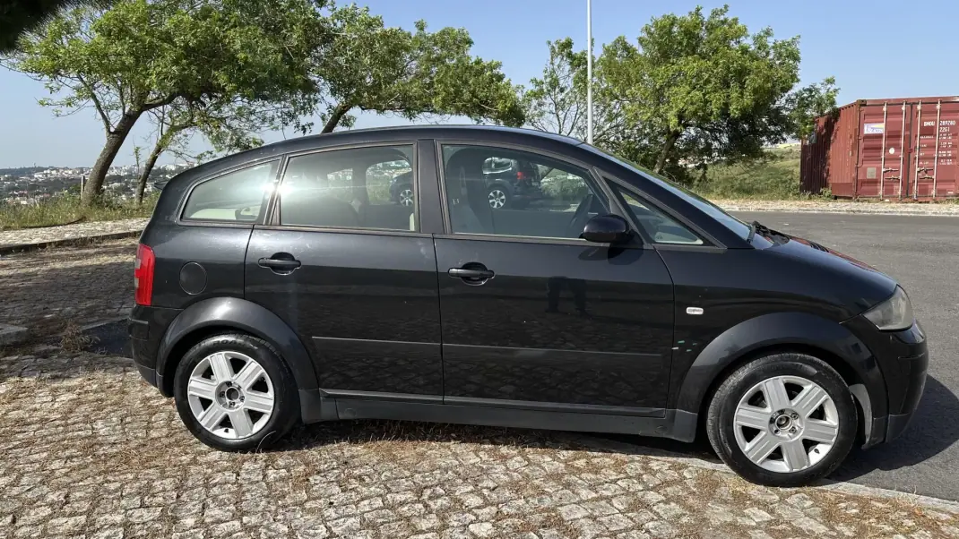 Audi A2 2002 - 3250 EUR, 380000 km - AUTO.MOTO.pt - 380000km - foto 10 de 10