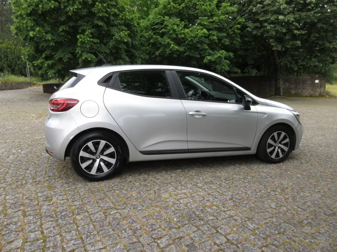 Renault Clio 2022 - 13490 EUR, 149000 km - AUTO.MOTO.pt - 149000km - foto 9 de 42