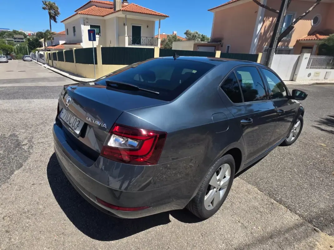 Skoda Octavia 2018 - 8990 EUR, 179225 km - AUTO.MOTO.pt - 179225km - foto 4 de 12