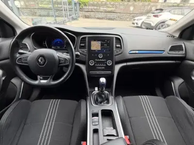 Renault Mégane 2018 - 16900 EUR, 89150 km - AUTO.MOTO.pt - 89150km - foto 10 de 12