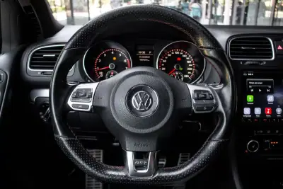Volkswagen Golf 2011 - 14750 EUR, 178107 km - AUTO.MOTO.pt - 178107km - foto 12 de 35