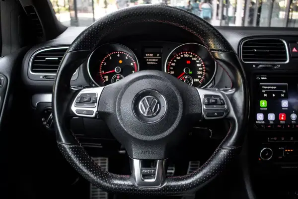 Volkswagen Golf 2011 - 14750 EUR, 178107 km - AUTO.MOTO.pt - 178107km - foto 12 de 35
