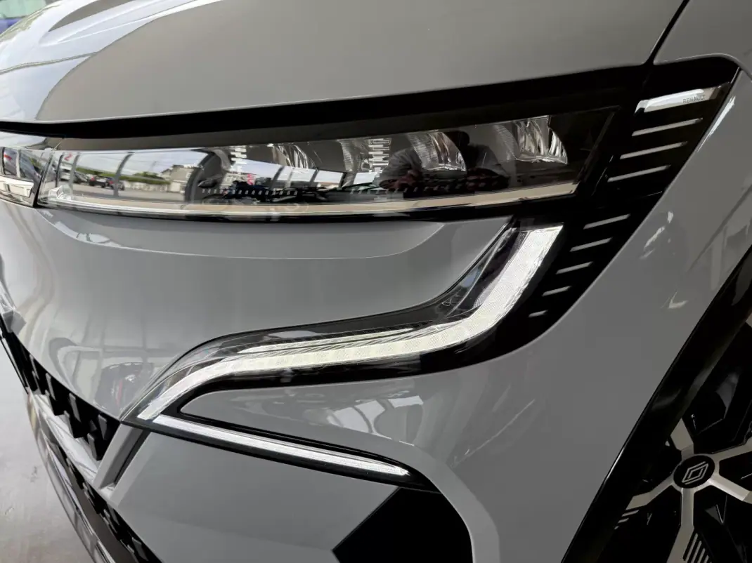 Renault Mégane E-Tech 2022 - 24999 EUR, 27000 km - AUTO.MOTO.pt - 27000km - foto 16 de 116