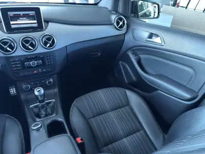 Mercedes-Benz B 180 2014 - 11750 EUR, 245898 km - AUTO.MOTO.pt - 245898km - foto 12 de 25