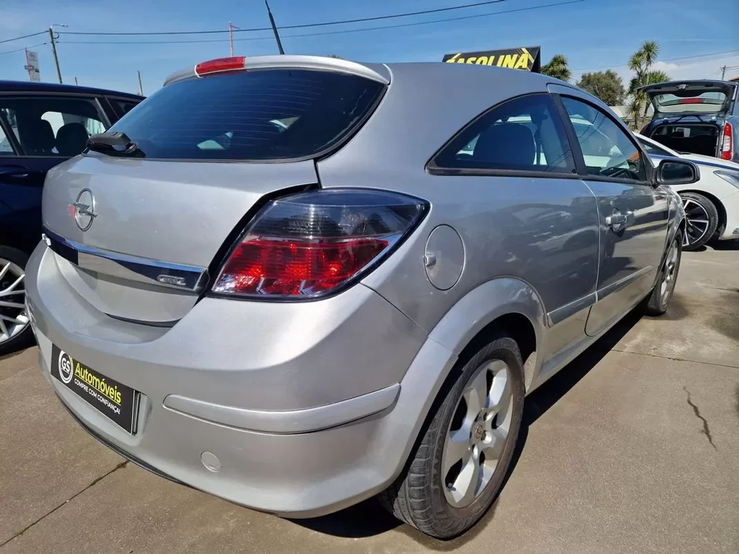 Opel Astra GTC 2006 - 6500 EUR, 175000 km - AUTO.MOTO.pt - 175000km - foto 3 de 9