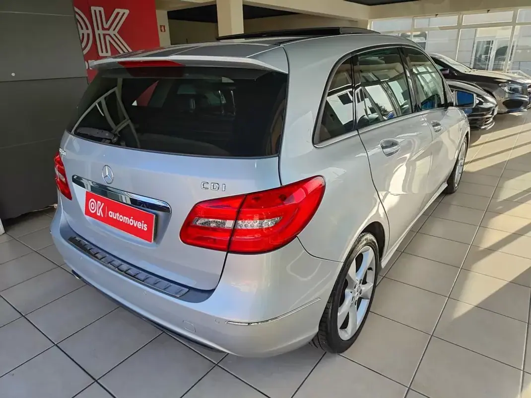 Mercedes-Benz B 180 2012 - 10950 EUR, 220000 km - AUTO.MOTO.pt - 220000km - foto 11 de 32