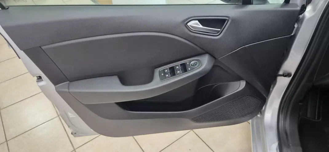 Renault Clio 2021 - 13990 EUR, 48453 km - 48453km - foto 13 de 39