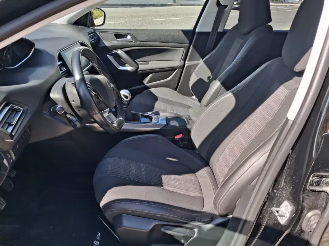 Peugeot 308 SW 2018 - 8990 EUR, 134000 km - 134000km - foto 10 de 26