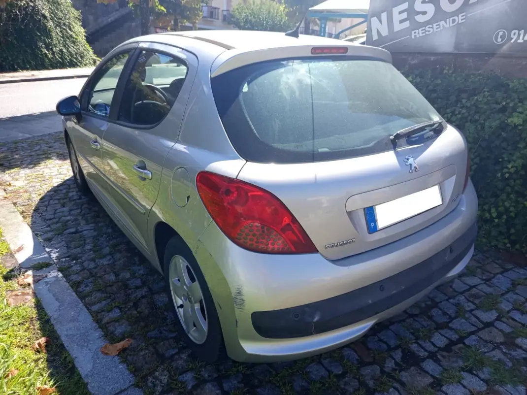 Peugeot 207 2007 - 4990 EUR, 254878 km - 254878km - foto 5 de 10