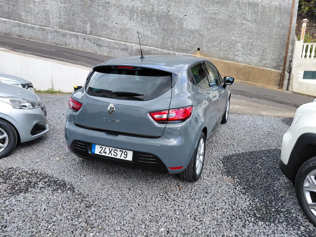 Renault Clio 2019 - 12250 EUR, 138353 km - AUTO.MOTO.pt - 138353km - foto 4 de 13