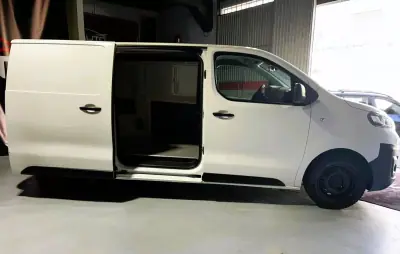 Opel Vivaro 2021 - 17000 EUR, 188500 km - AUTO.MOTO.pt - 188500km - foto 10 de 30