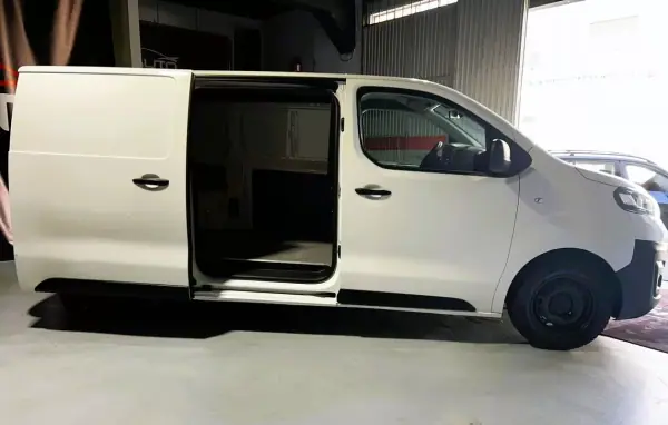 Opel Vivaro 2021 - 17000 EUR, 188500 km - AUTO.MOTO.pt - 188500km - foto 10 de 30
