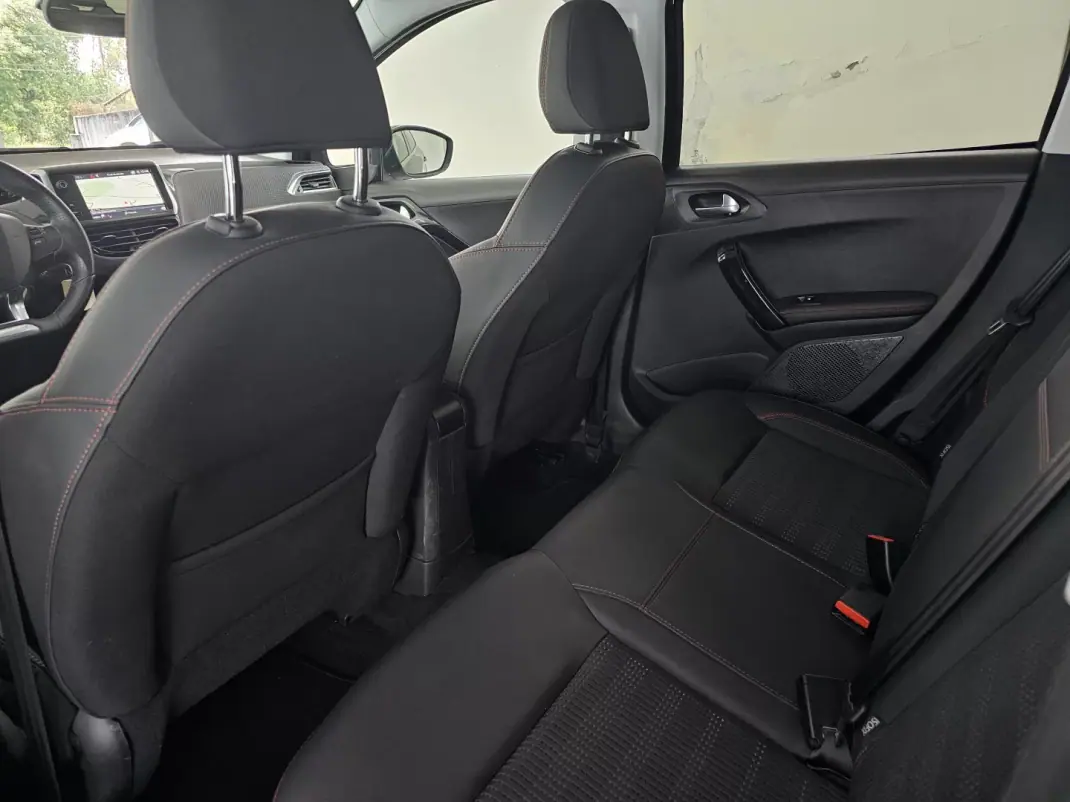 Peugeot 208 2019 - 11950 EUR, 90328 km - AUTO.MOTO.pt - 90328km - foto 30 de 90