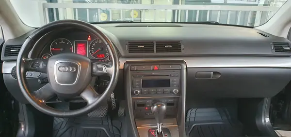 Audi A4 2007 - 5000 EUR, 318000 km - AUTO.MOTO.pt - 318000km - foto 5 de 10