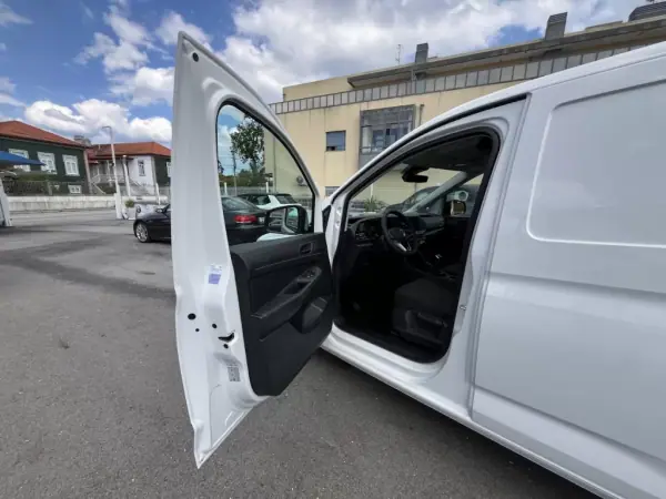 VW Caddy 2.0TDI Cargo Business 2025 - 24950 EUR, 10 km - AUTO.MOTO.pt - 10km - foto 25 de 42