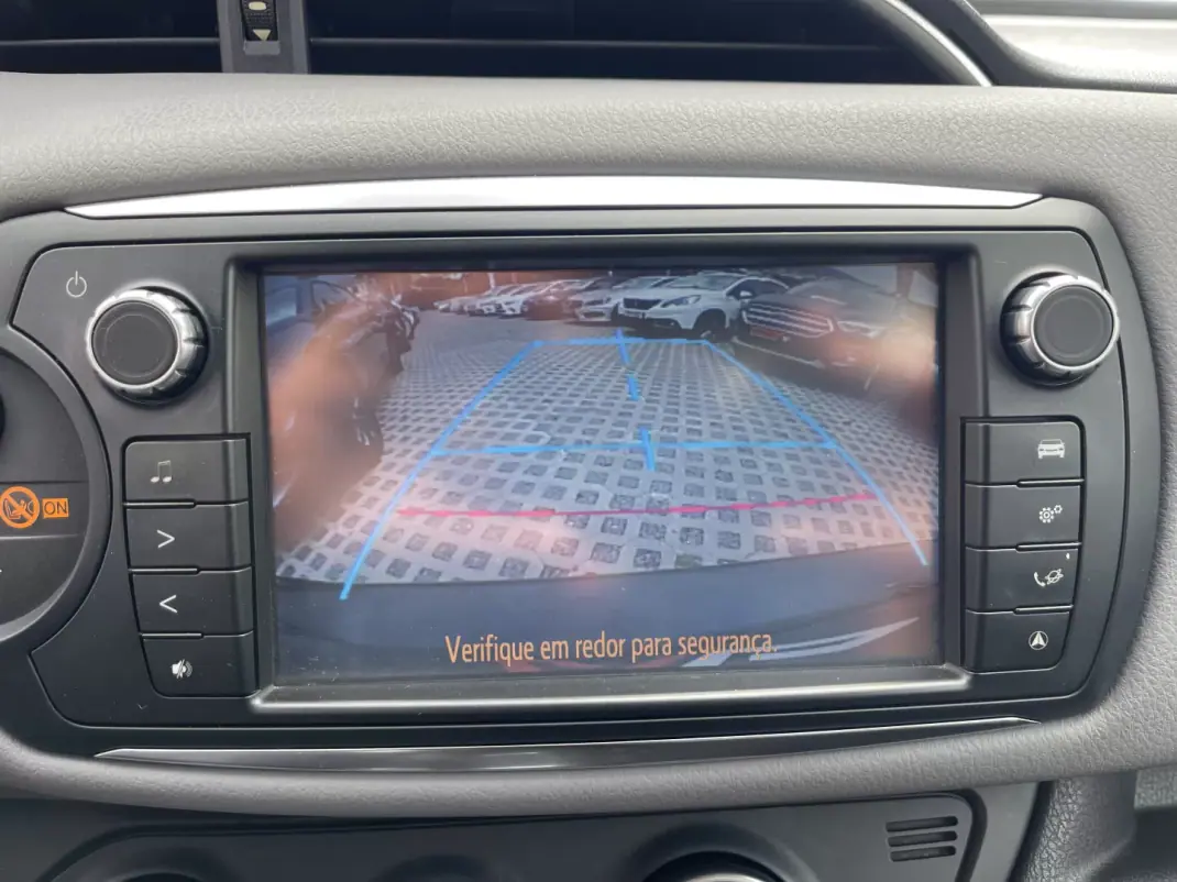 Toyota Yaris 2014 - 13950 EUR, 120568 km - AUTO.MOTO.pt - 120568km - foto 12 de 13