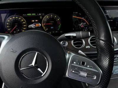 Mercedes-Benz E 300 2019 - 33490 EUR, 105000 km - AUTO.MOTO.pt - 105000km - foto 41 de 46