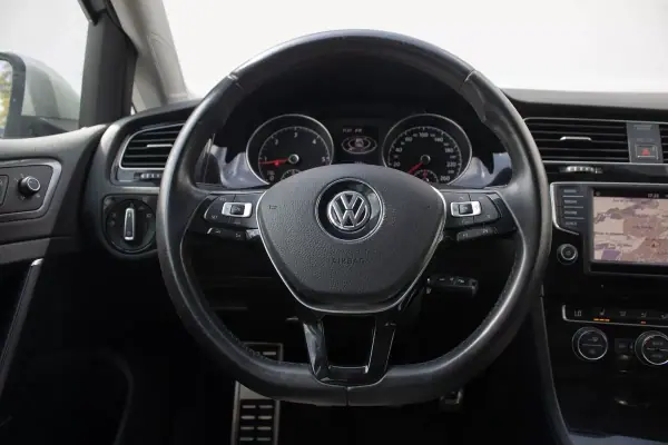 Volkswagen Golf Variant 2016 - 12500 EUR, 155000 km - AUTO.MOTO.pt - 155000km - foto 43 de 47