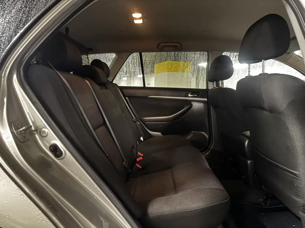 Toyota Avensis 2008 - 6000 EUR, 290100 km - AUTO.MOTO.pt - 290100km - foto 9 de 10