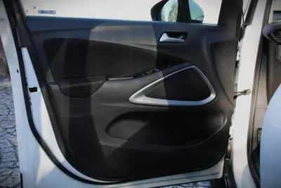 Opel Crossland X 2017 - 12500 EUR, 113439 km - AUTO.MOTO.pt - 113439km - foto 12 de 35