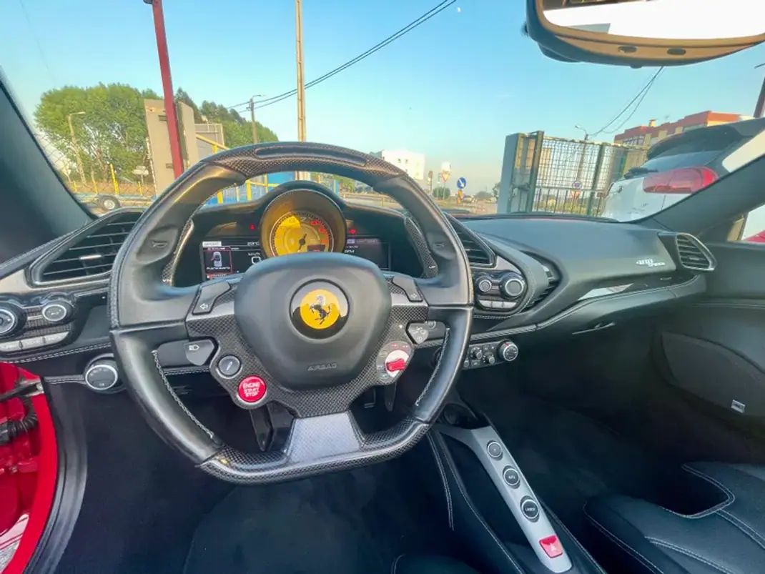 Ferrari 488 2017 - 299750 EUR, 26250 km - AUTO.MOTO.pt - 26250km - foto 21 de 26
