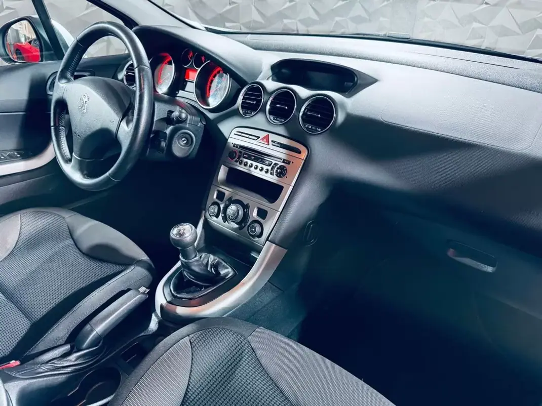 Peugeot 308 2012 - 6450 EUR, 226882 km - AUTO.MOTO.pt - 226882km - foto 10 de 20