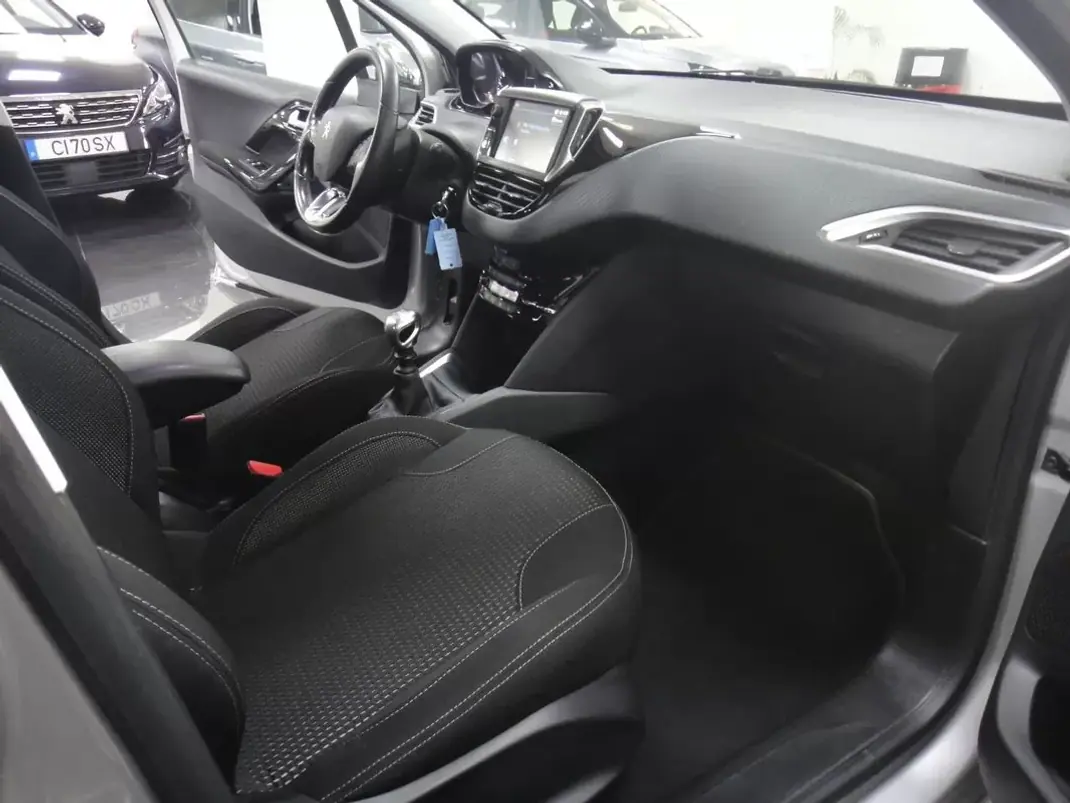 Peugeot 208 2018 - 9900 EUR, 84000 km - 84000km - foto 19 de 26