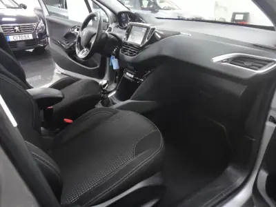Peugeot 208 2018 - 9900 EUR, 84000 km - 84000km - foto 19 de 26