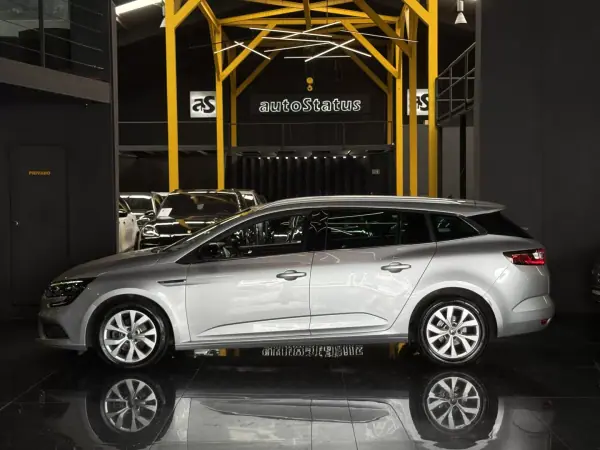Renault Mégane 2021 - 13990 EUR, 174865 km - AUTO.MOTO.pt - 174865km - foto 6 de 27