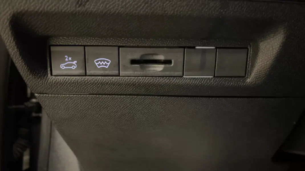 Peugeot 308 SW 2023 - 22490 EUR, 52713 km - AUTO.MOTO.pt - 52713km - foto 56 de 57