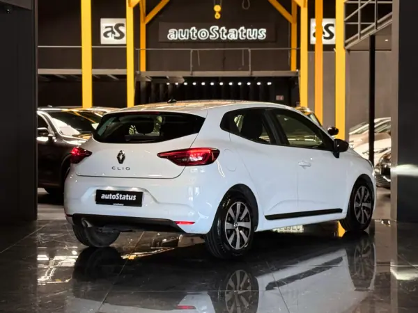 Renault Clio 2023 - 14990 EUR, 110600 km - AUTO.MOTO.pt - 110600km - foto 7 de 22