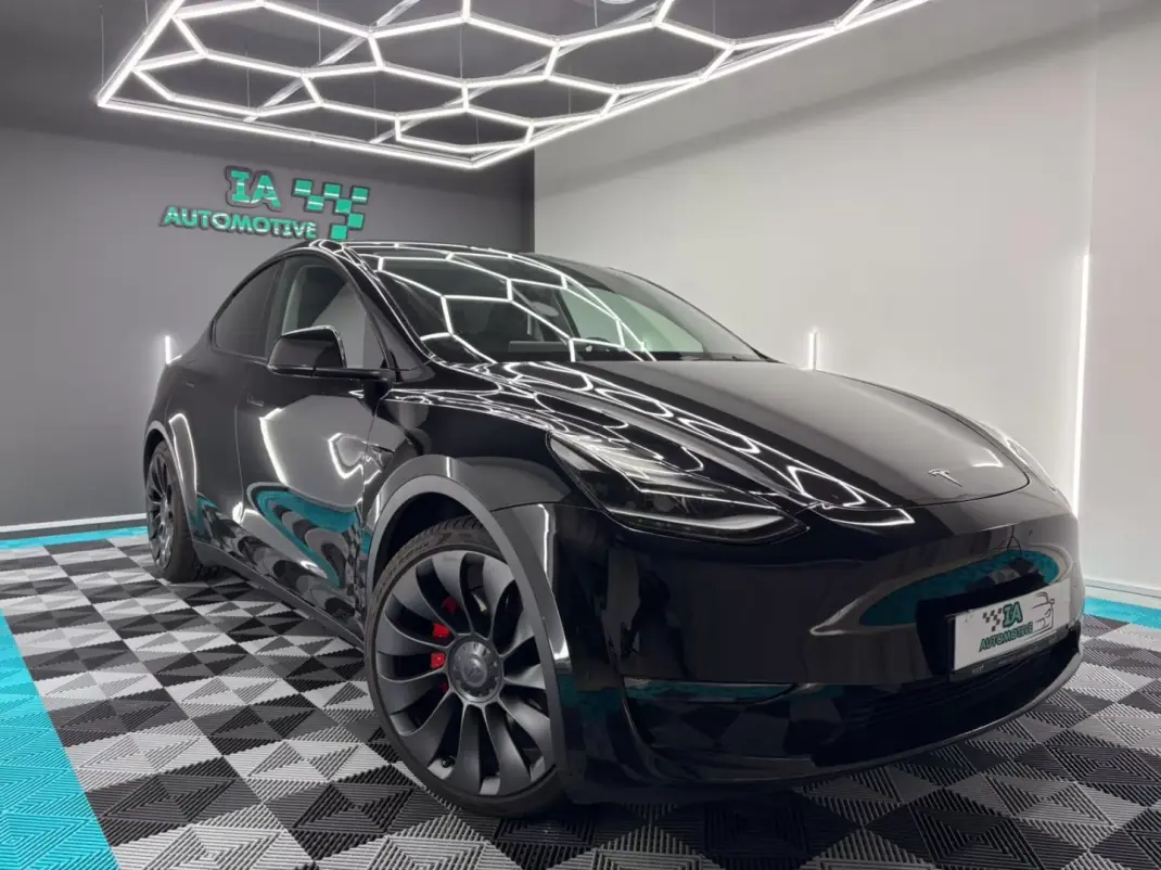 Tesla Model Y 2022 - 32500 EUR, 166000 km - 166000km - foto 4 de 21