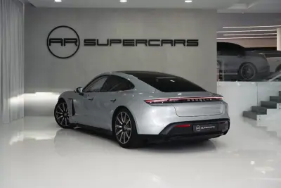 Porsche Taycan 2020 - 64950 EUR, 55941 km - AUTO.MOTO.pt - 55941km - foto 11 de 52