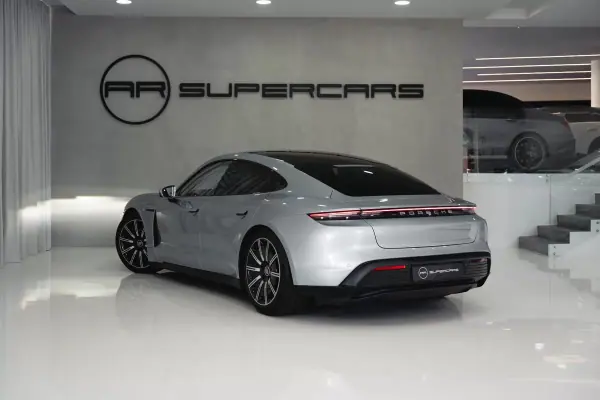 Porsche Taycan 2020 - 64950 EUR, 55941 km - AUTO.MOTO.pt - 55941km - foto 11 de 52