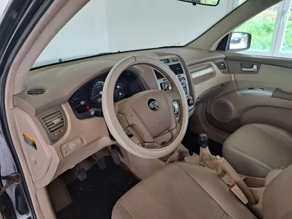 Kia Sportage 2005 - 6950 EUR, 405798 km - AUTO.MOTO.pt - 405798km - foto 4 de 10
