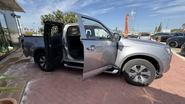 Isuzu D-Max 2021 - 31990 EUR, 140000 km - AUTO.MOTO.pt - 140000km - foto 28 de 33